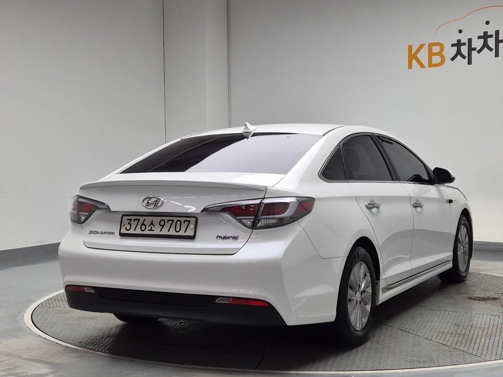 HYUNDAI Sonata - Vista 4