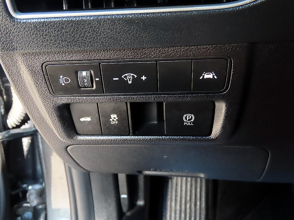 HYUNDAI Sonata - Vista 12