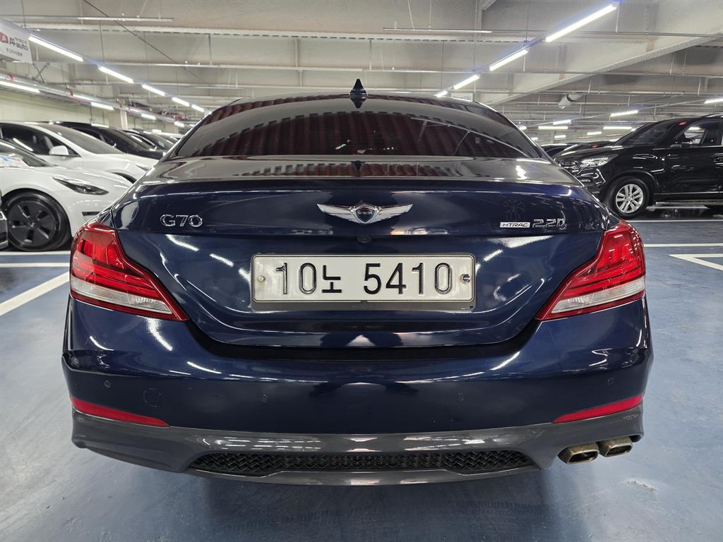 Genesis G70 - Vista 5