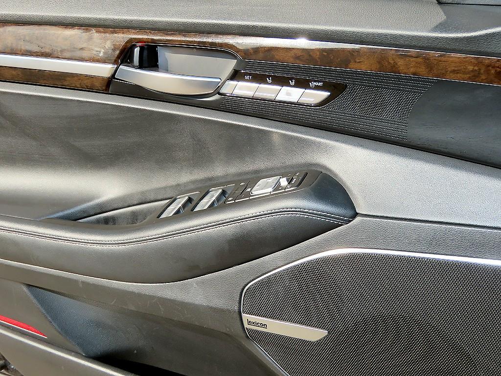 Genesis G90 - Vista 11