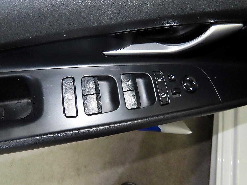 HYUNDAI Avante 2023 Blanco - Importación desde Corea - HF Imports Iquique - Foto 13