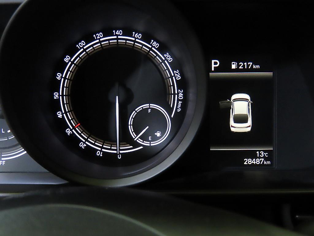 HYUNDAI Avante - Vista 9