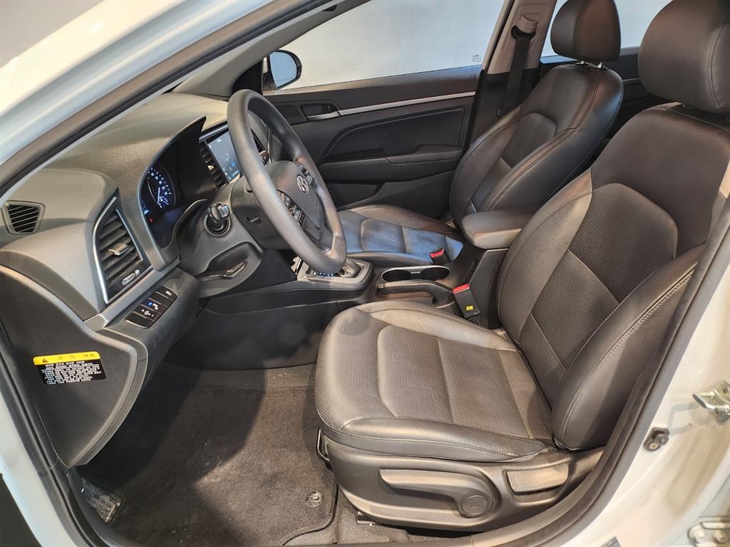 HYUNDAI Avante - Vista 9