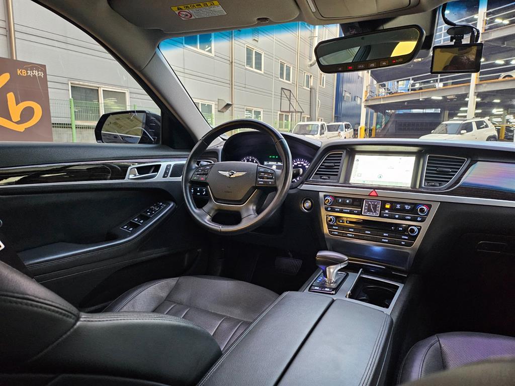 Genesis G80 - Vista 12