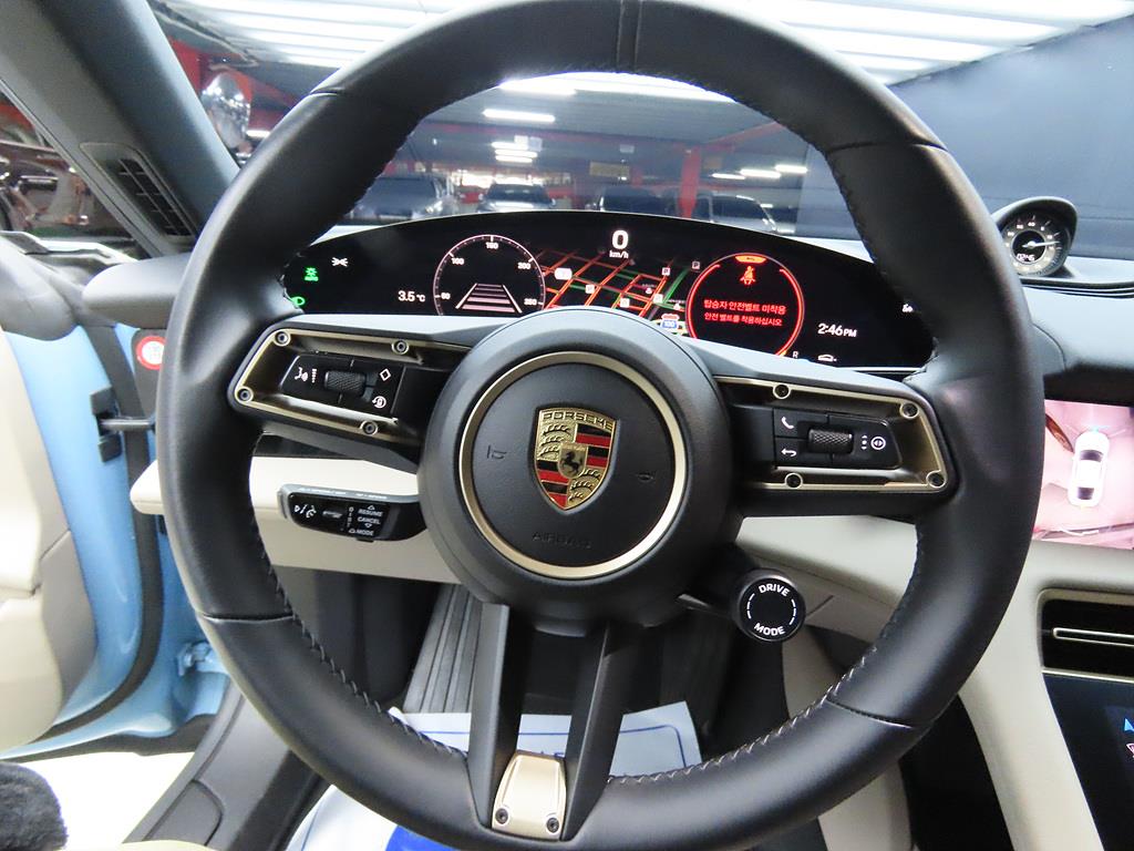 Porsche Taycan - Vista 8