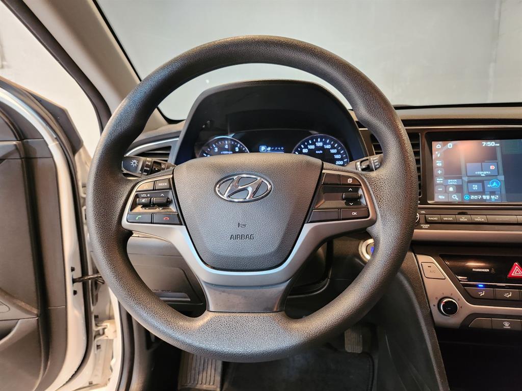 HYUNDAI Avante - Vista 8