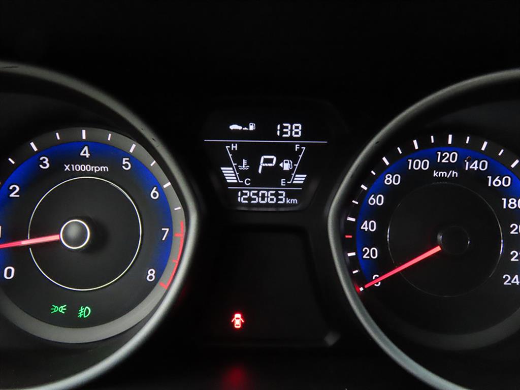 HYUNDAI Avante - Vista 9