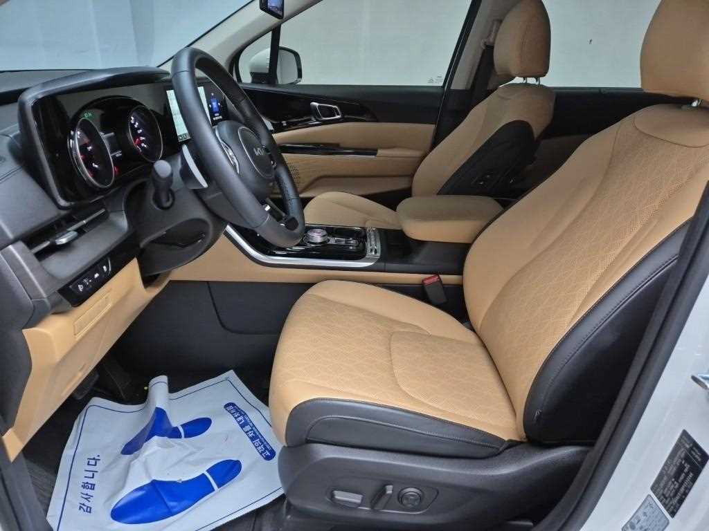 KIA Carnival - Vista 11
