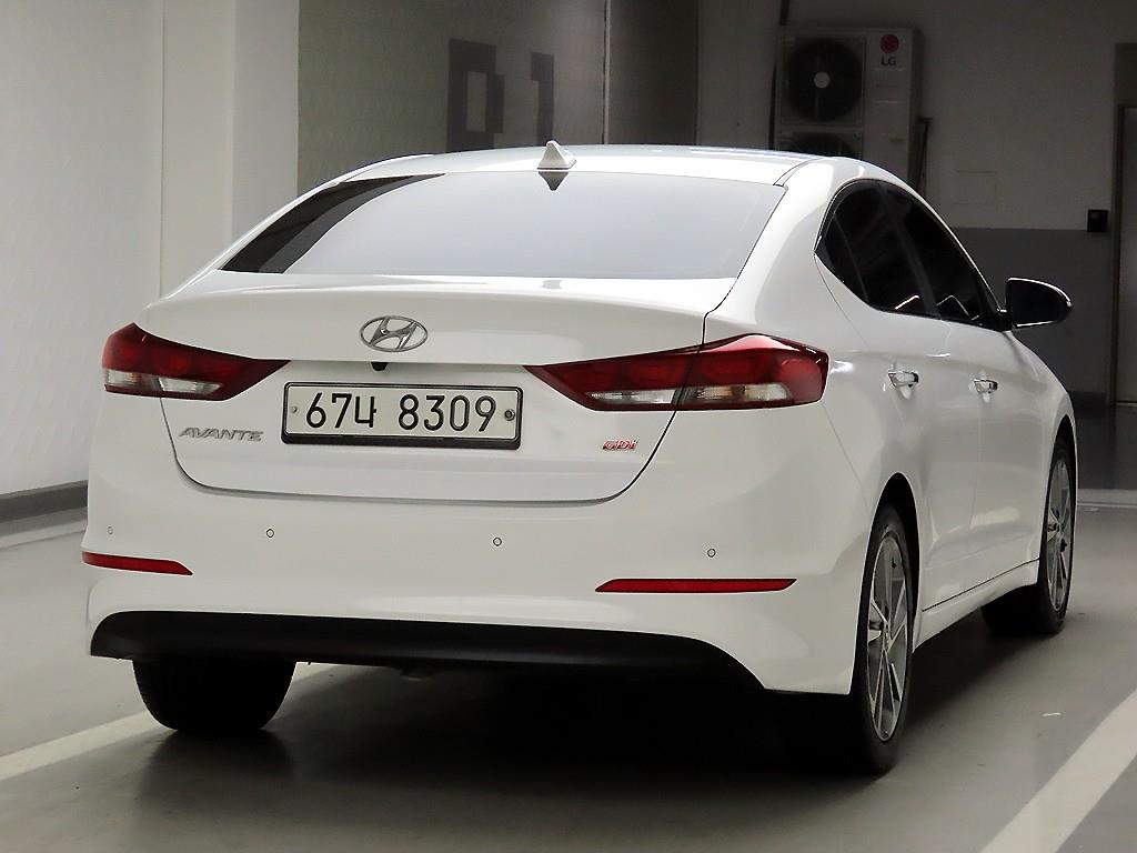 HYUNDAI Avante - Vista 4