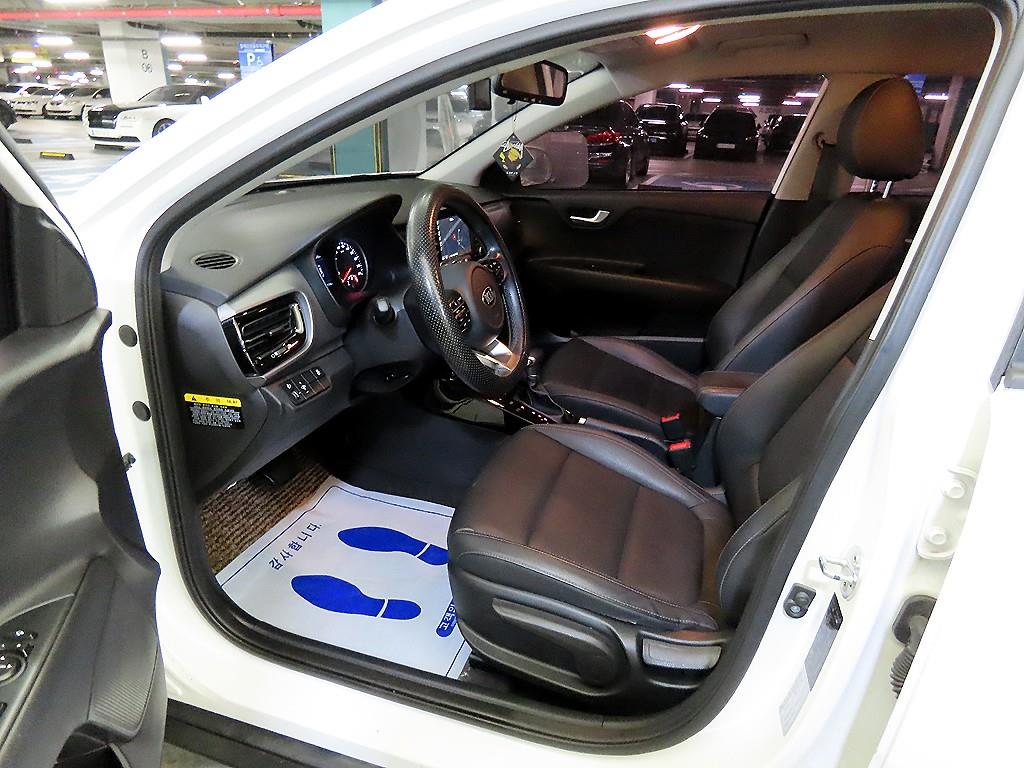 KIA Stonic - Vista 6