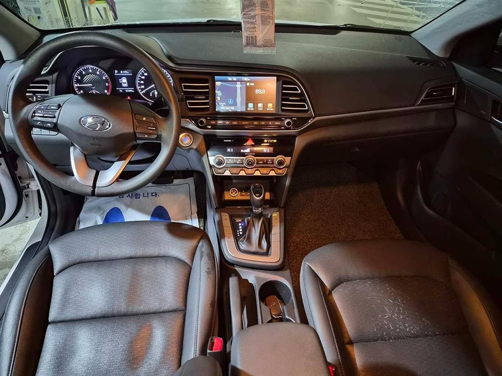 HYUNDAI Avante - Vista 8