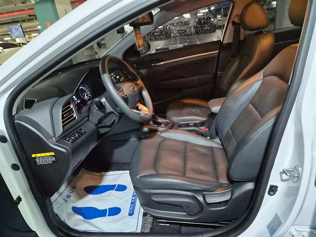 HYUNDAI Avante - Vista 6