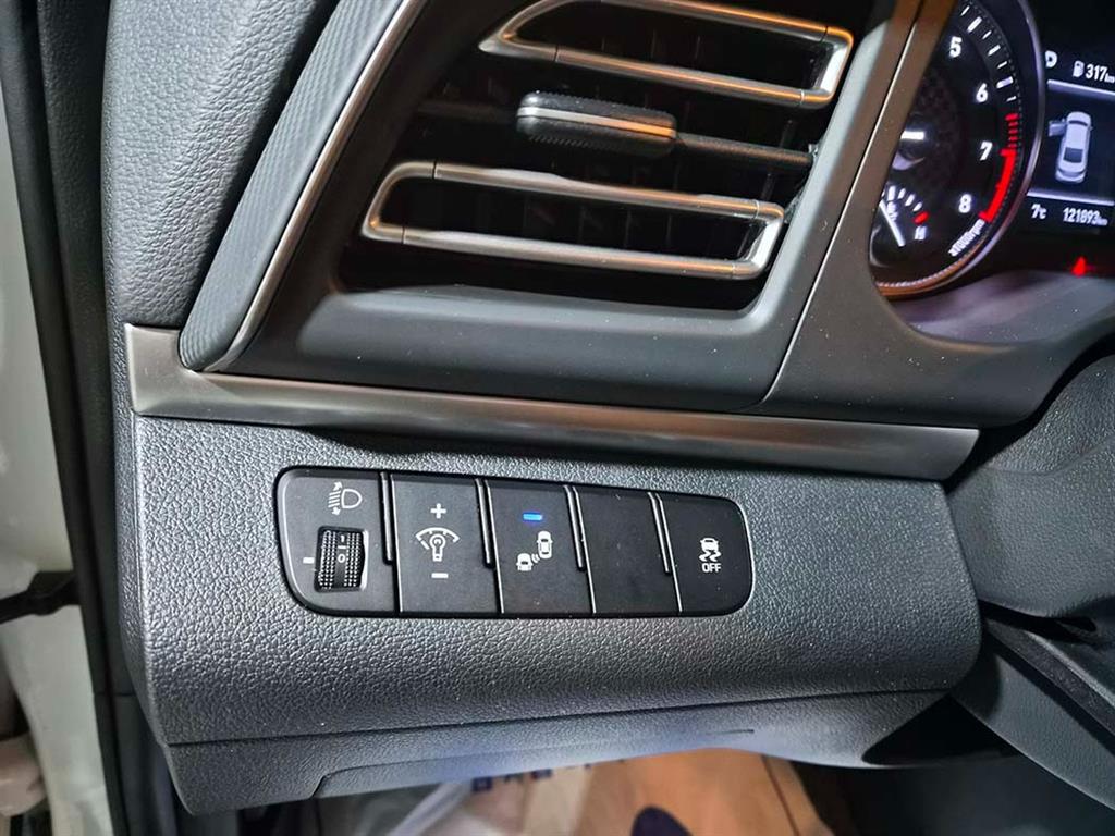 HYUNDAI Avante - Vista 12