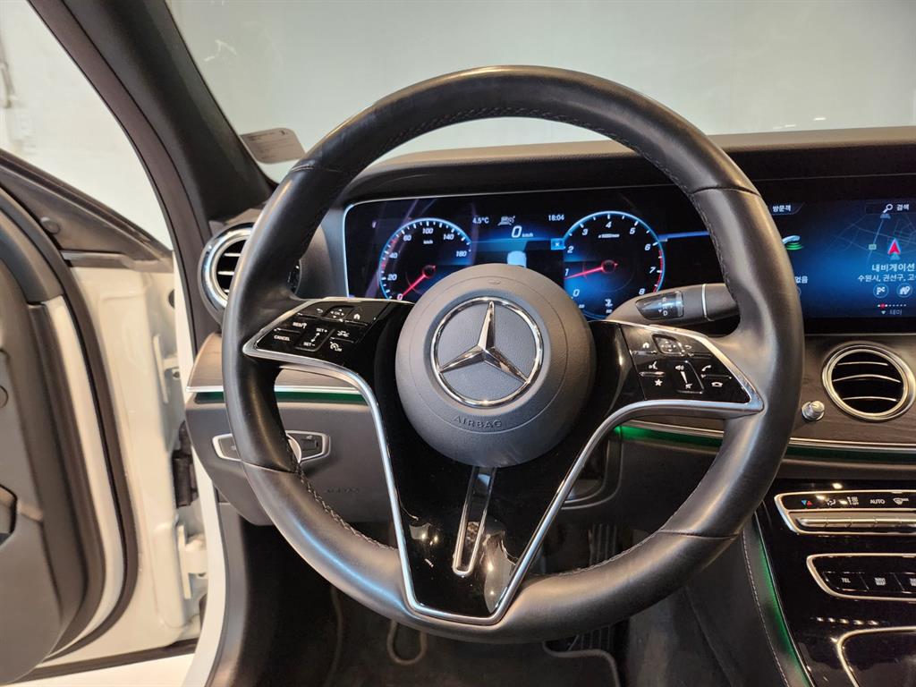 Mercedes Benz E class - Vista 8