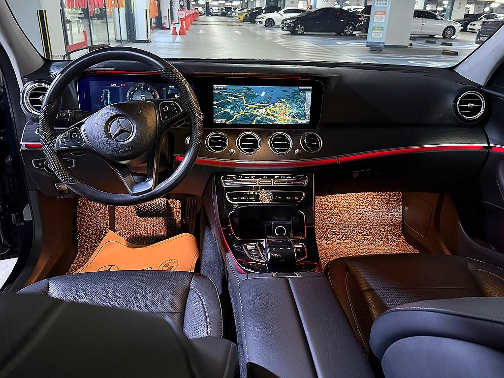 Mercedes Benz E class - Vista 6