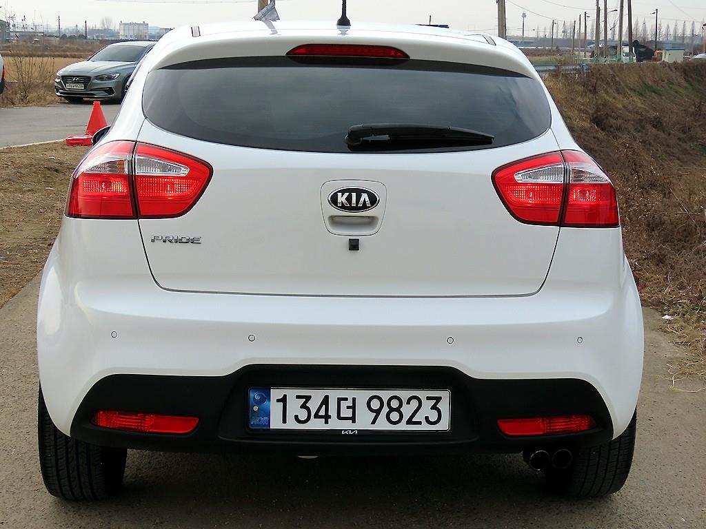 KIA Pride - Vista 4