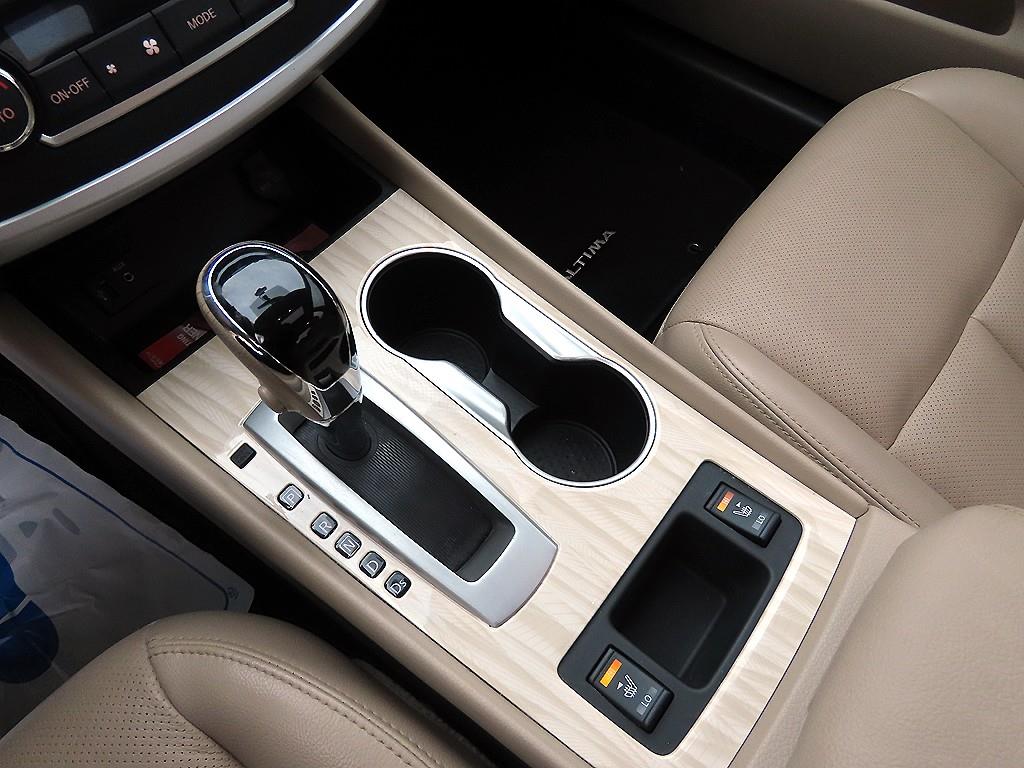 Nissan Altima - Vista 10