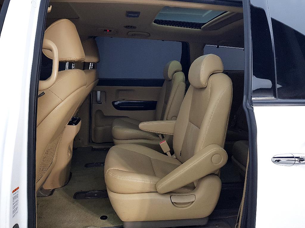 KIA Carnival - Vista 9