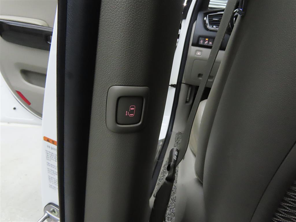 KIA Carnival - Vista 11