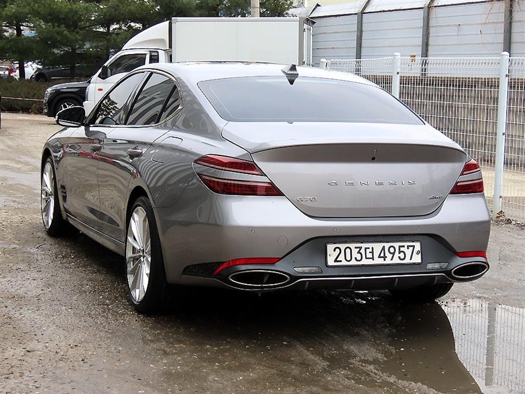 Genesis G70 - Vista 3