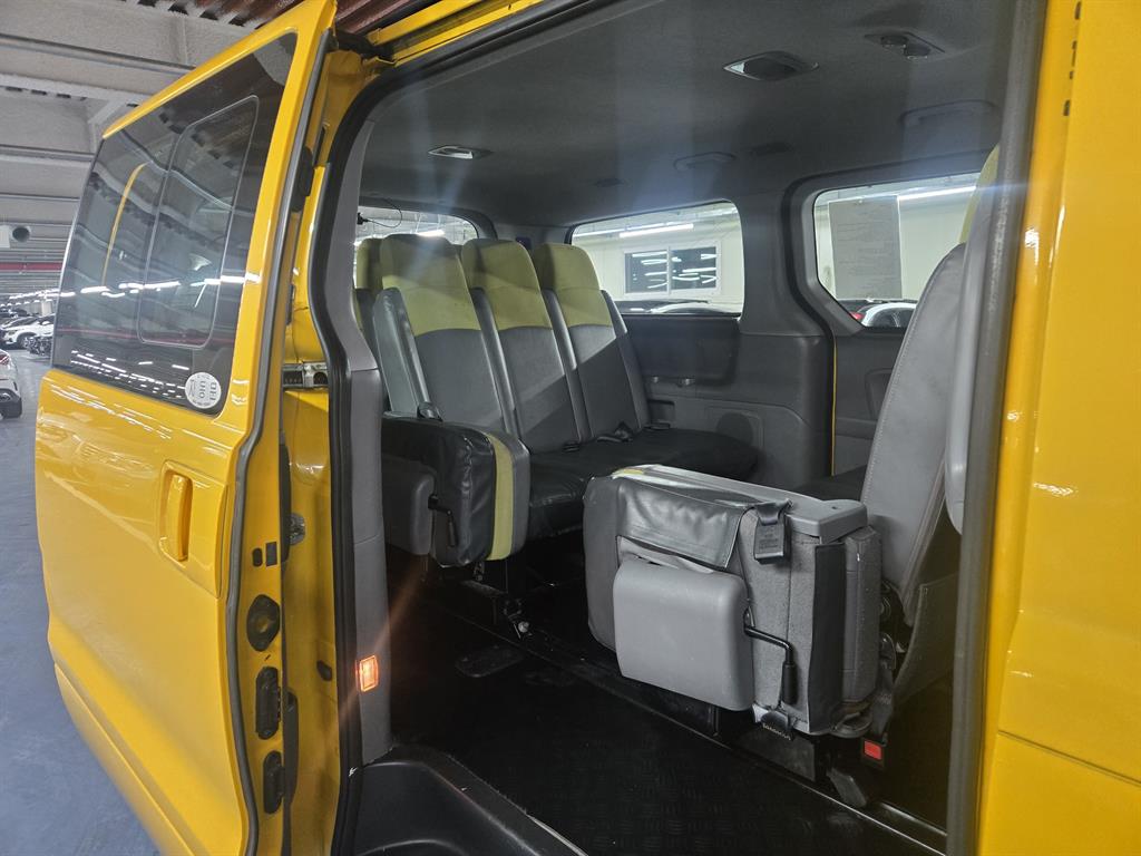 HYUNDAI Starex - Vista 6