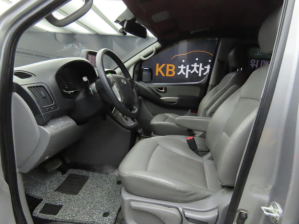 HYUNDAI Starex - Vista 5