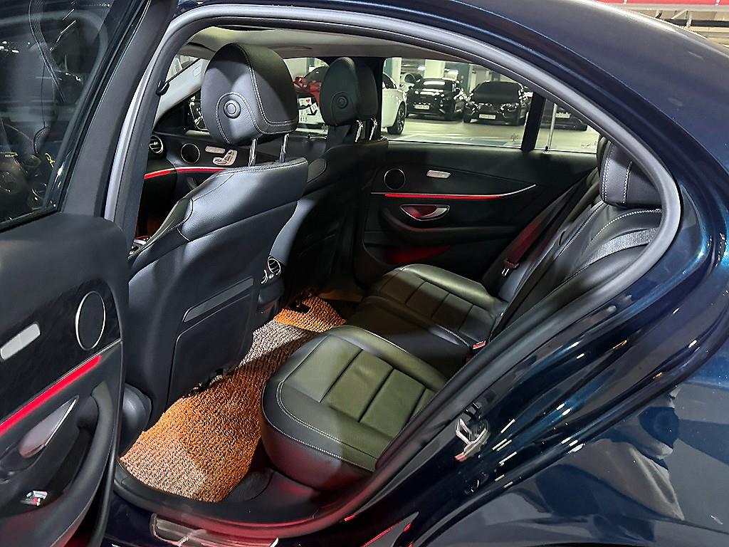 Mercedes Benz E class - Vista 8