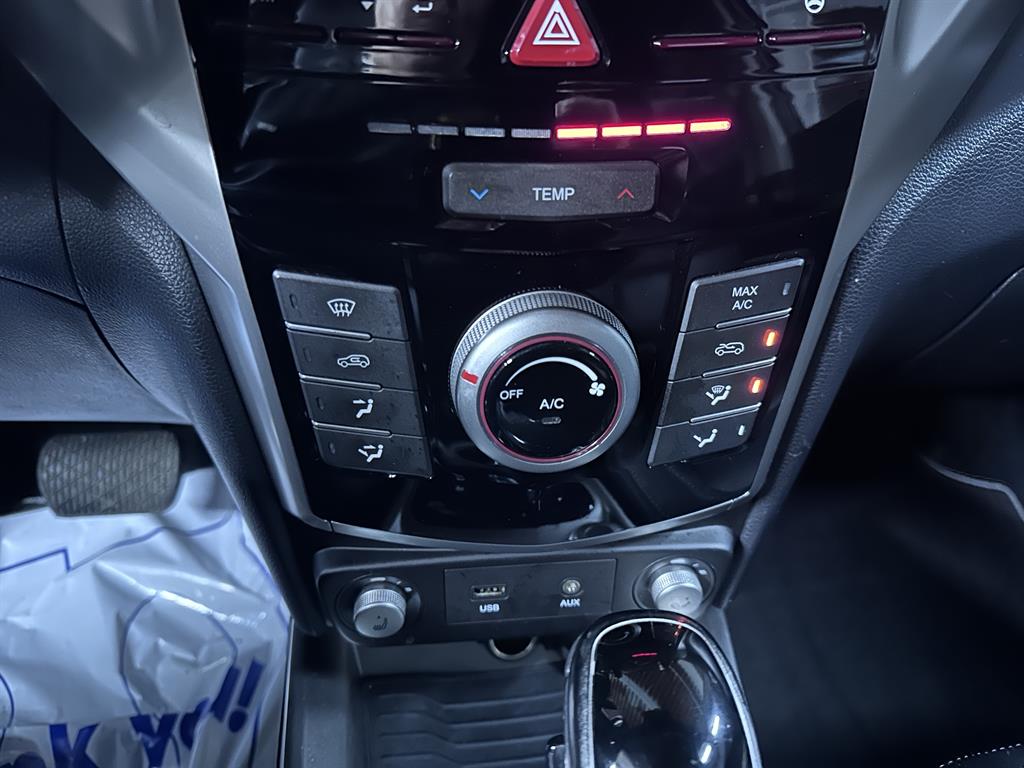 Ssangyong Tivoli - Vista 8