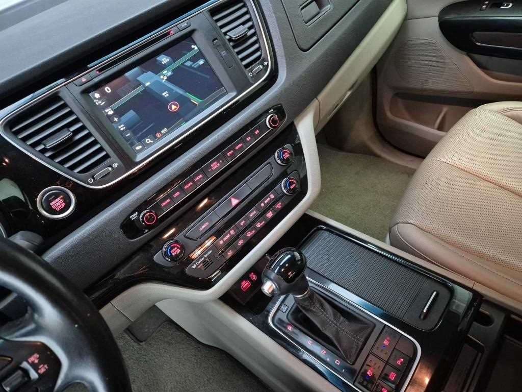 KIA Carnival - Vista 9