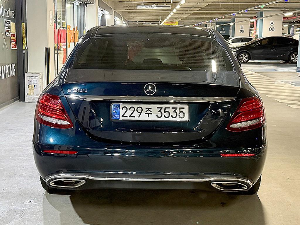 Mercedes Benz E class - Vista 5