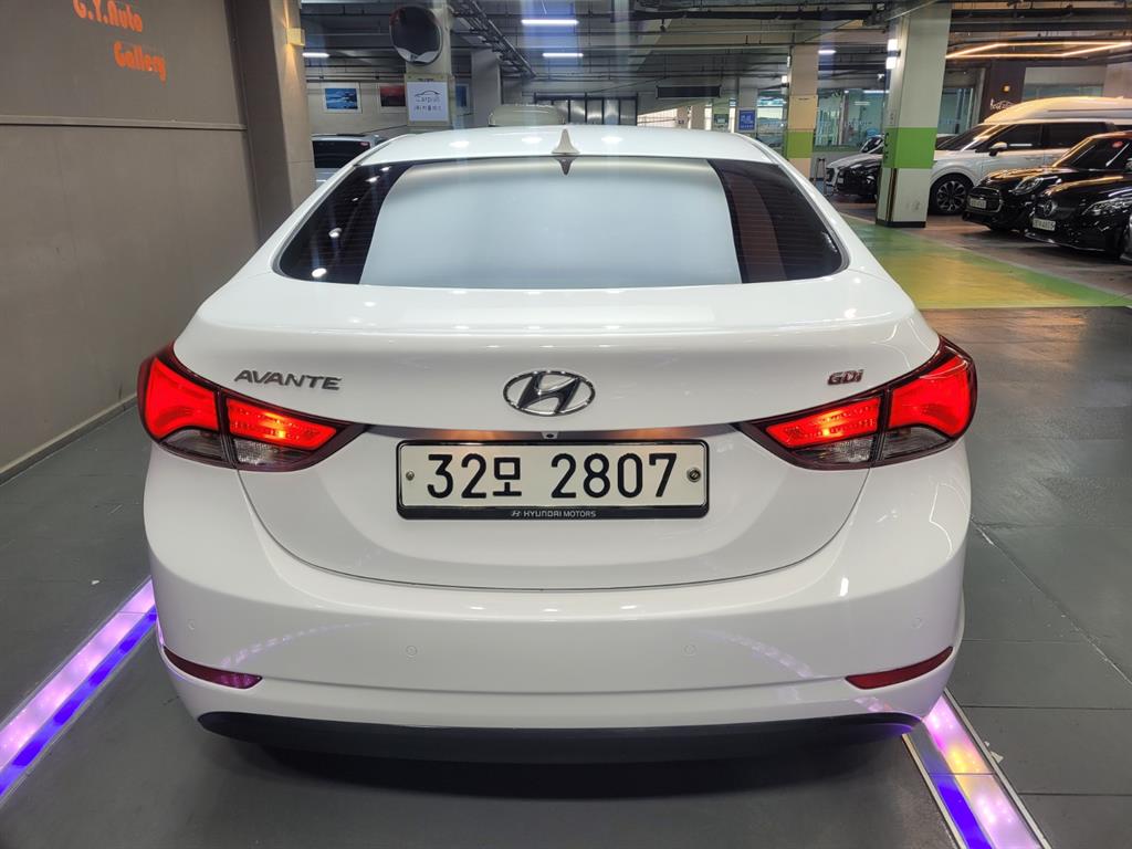 HYUNDAI Avante - Vista 5