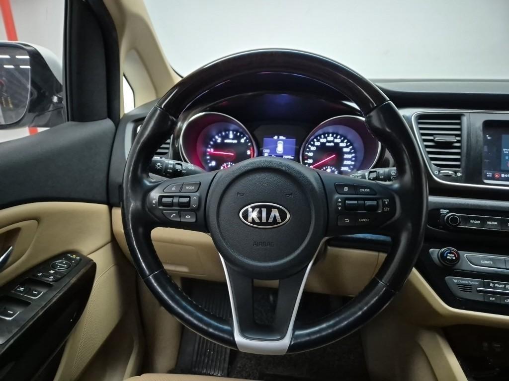 KIA Carnival - Vista 7