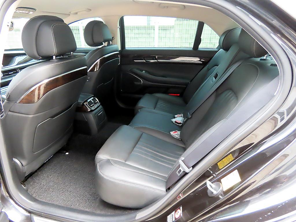 Genesis G90 - Vista 6