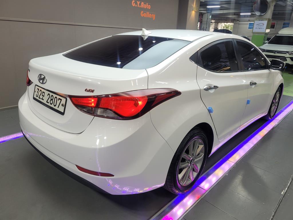 HYUNDAI Avante - Vista 7