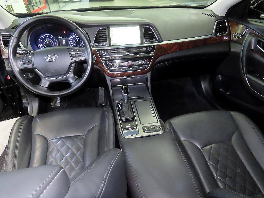 HYUNDAI Aslan - Vista 10