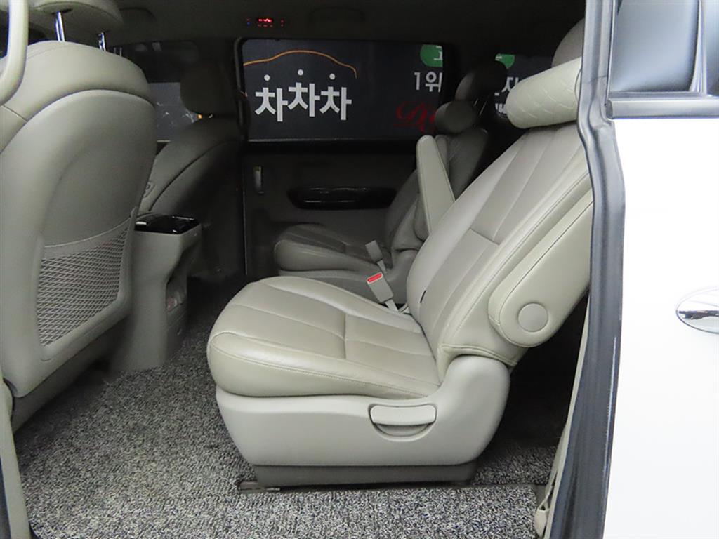 KIA Carnival - Vista 6