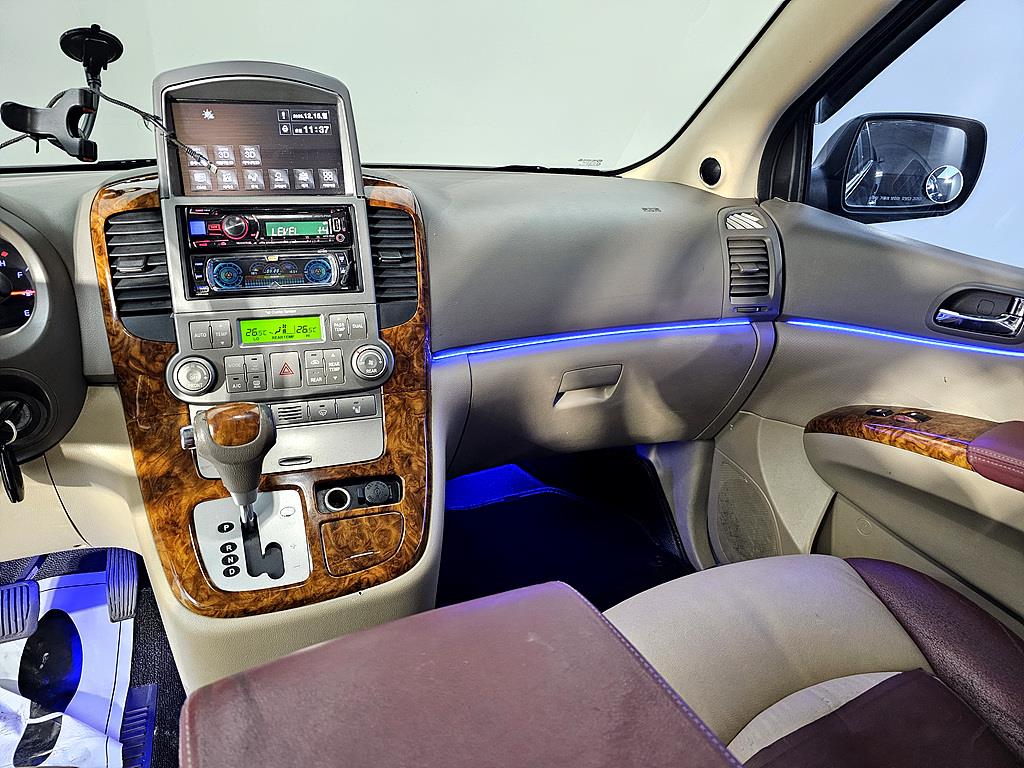 KIA Carnival - Vista 10