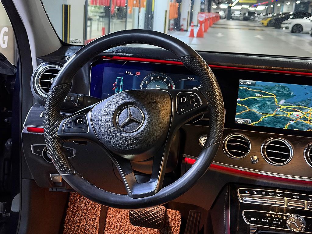 Mercedes Benz E class - Vista 9