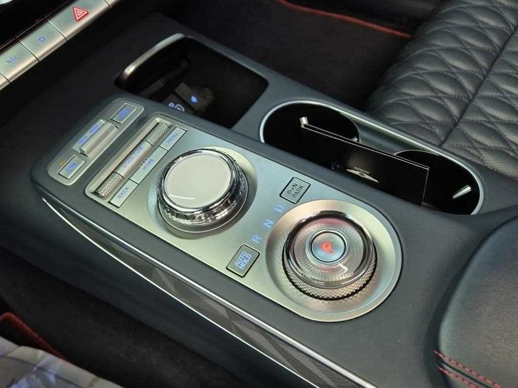 Genesis GV70 - Vista 8