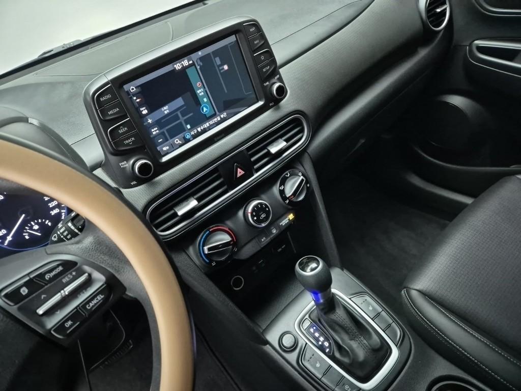 HYUNDAI Kona - Vista 10