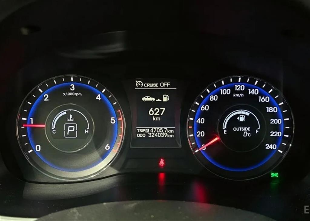 HYUNDAI i40 - Vista 8