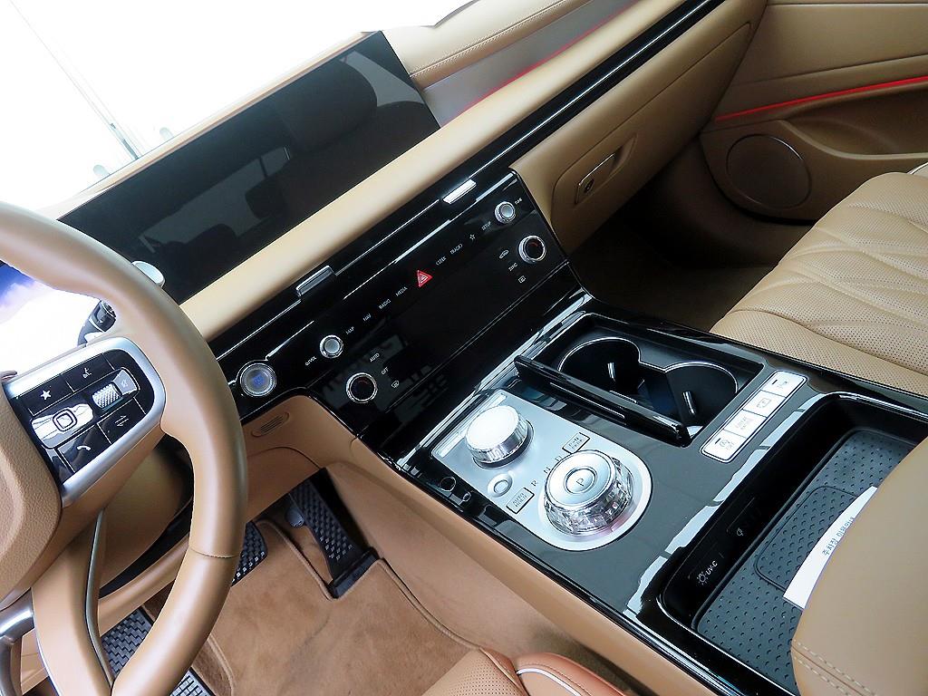 Genesis G80 - Vista 10