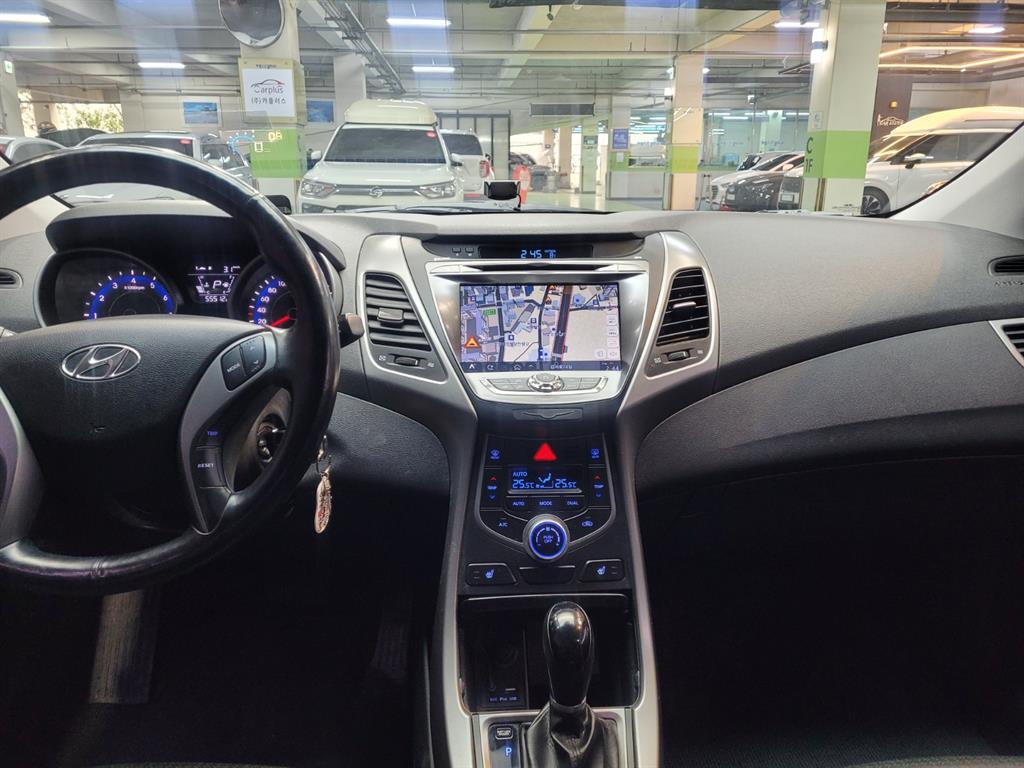 HYUNDAI Avante - Vista 9