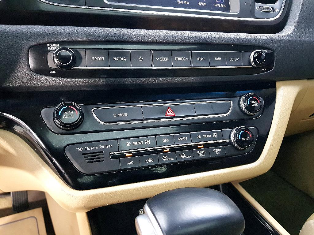 KIA Carnival - Vista 11