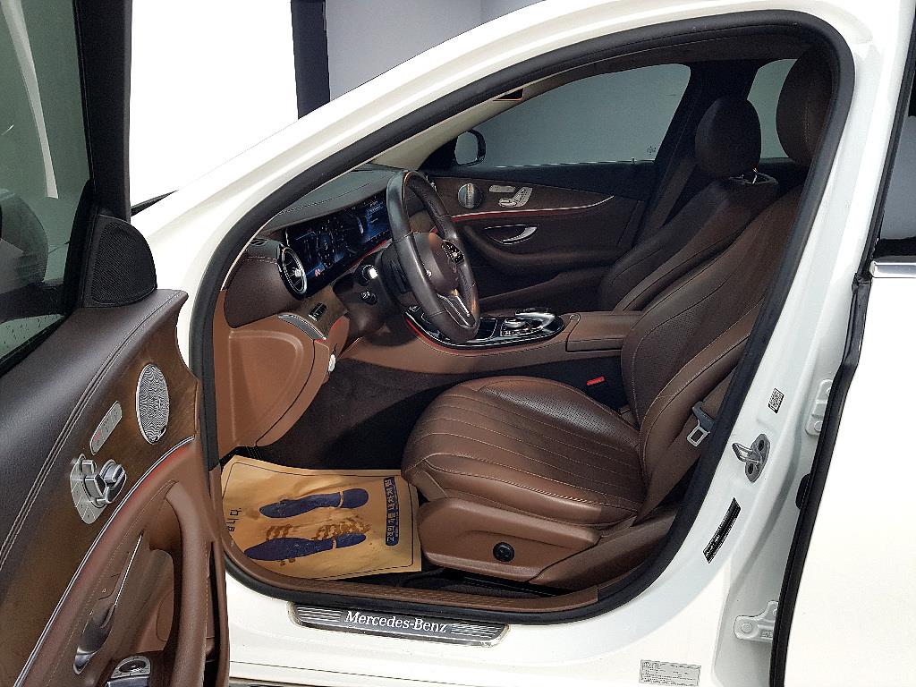 Mercedes Benz E class - Vista 8