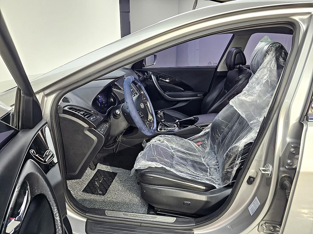 HYUNDAI Grandeur - Vista 11