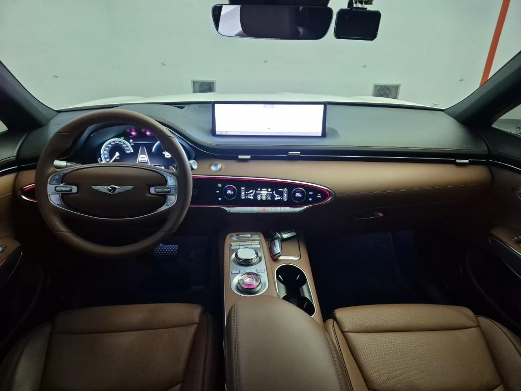 Genesis GV70 - Vista 7