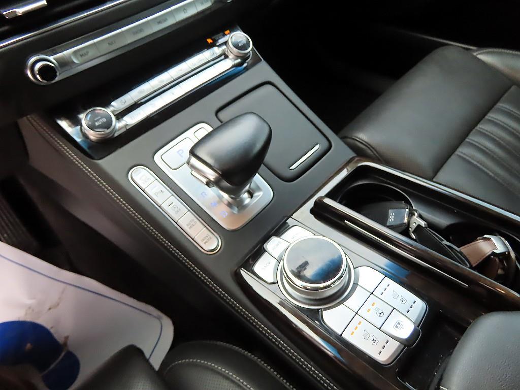 Genesis G90 - Vista 11