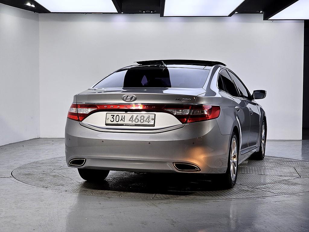 HYUNDAI Grandeur - Vista 4