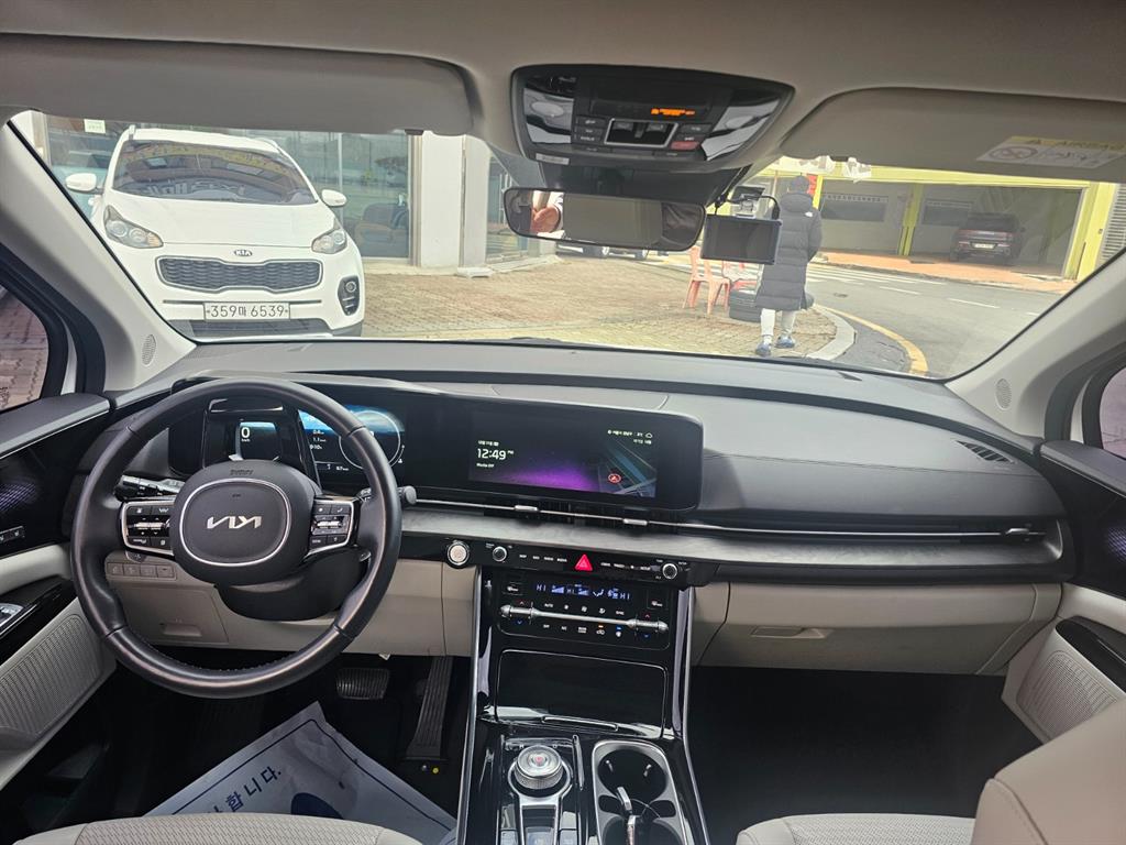 KIA Carnival - Vista 12